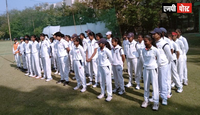 पहली-शासकीय-महिला-क्रिकेट