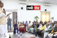 टीम स्पिरिट से कार्य करें अधिकारी-कर्मचारी