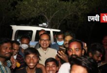 मुख्यमंत्री मध्यप्रदेश ने काफ़िला रोककर नागरिकों दी होली की बधाई