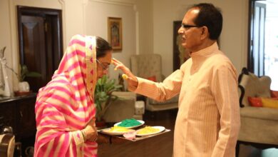 मध्यप्रदेश के मुख्यमंत्री शिवराज सिंह चौहान ने होली पर बुन्देली गीत गाया