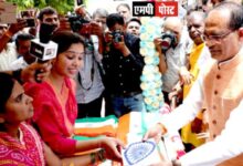 घर पर तिरंगा फहराने के लिए हम अपने खून-पसीने की कमाई से राष्ट्रीय ध्वज लें