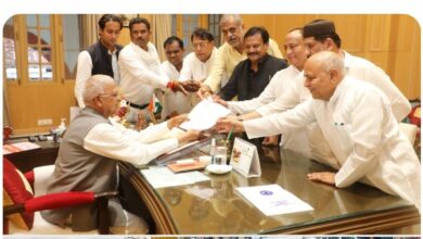 एमपी के राज्यपाल को ज्ञापन सौंपकर मध्यप्रदेश विधानसभा में मुख्य विपक्षीदल इंडियन नेशनल कांग्रेस के विधायकों ने हजारों करोड़ के पोषण आहार घोटाले की उच्च न्यायालय की निगरानी में जांच कराये जाने की मांग की