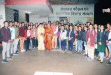 मध्यप्रदेश के मुख्यमंत्री श्री शिवराज सिंह चौहान ने प्रतियोगी परीक्षाओं की तैयारी कर रहे बच्चों से ली जानकारी