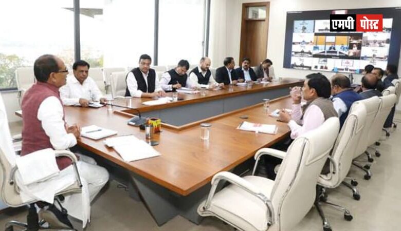एमपी के शासकीय परियोजनाओं को पूरा करने के लिए अधिकारी दिन-रात काम करें