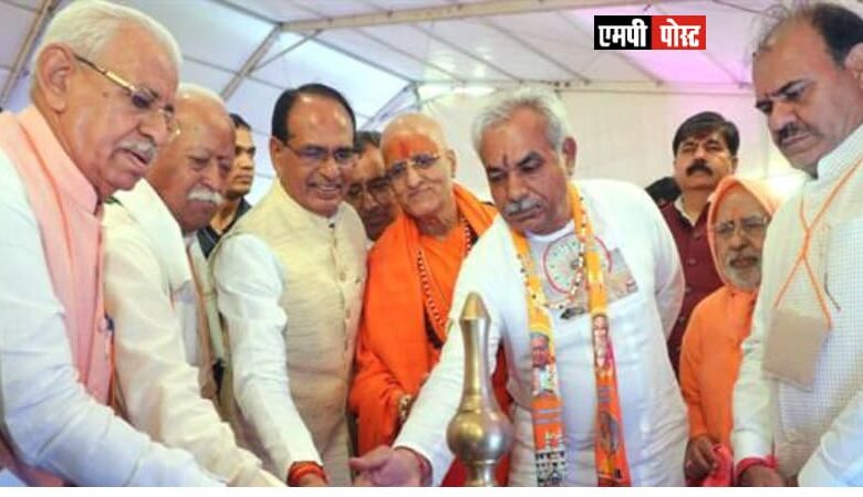 युवा पीढ़ी संस्कृति, वेशभूषा और परिश्रम की परम्परा को न भूलें