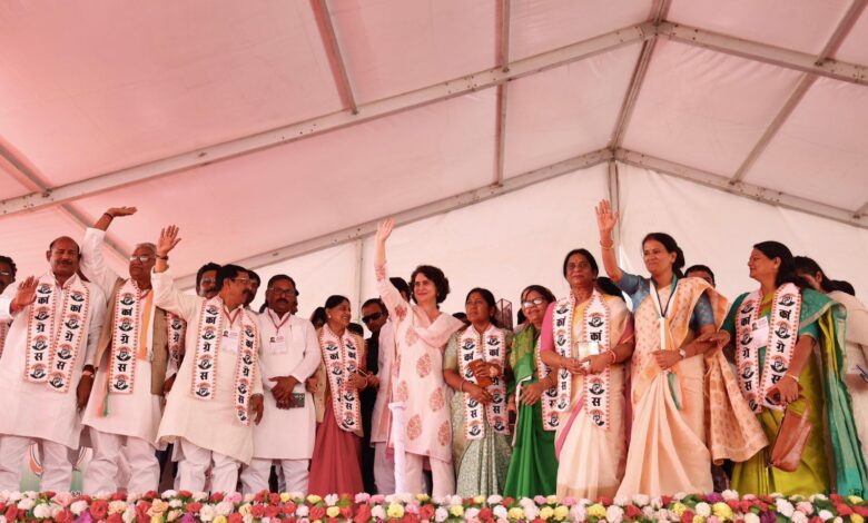 रीवा और सतना जिले के चित्रकूट में प्रियंका गाँधी की जनसभा