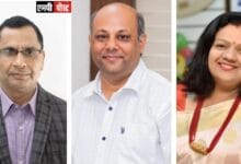 राजेश पाण्डेय को लोक संप्रेषण पुरस्कार और पवित्र श्रीवास्तव, अनु श्रीवास्तव को मीडिया शिक्षा सम्मान से नवाजा जाएगा मंत्री, इंदर सिंह परमार, मकर संक्रांति,14 जनवरी 2025 को करेंगे सम्मानित माधवराव सप्रे स्मृति समाचारपत्र संग्रहालय एवं शोध संस्थान, भोपाल द्वारा प्रदान किये जाने वाले राज्य स्तरीय पुरस्कार की घोषणा हो चुकी है। सप्रे संग्रहालय के संस्थापक और वरिष्ठ पत्रकार विजय दत्त श्री ने एमपीपोस्ट को बताया की श्री राजेश पाण्डेय को लोक संप्रेषण पुरस्कार और पवित्र श्रीवास्तव, अनु श्रीवास्तव को मीडिया शिक्षा सम्मान से श्री इंदर सिंह परमार, मंत्री, उच्च शिक्षा, आयुष, तकनीकी शिक्षा विभाग मध्यप्रदेश शासन, नवाजेंगे। सप्रे संग्रहालय में माधवराव सप्रे स्मृति समाचारपत्र संग्रहालय एवं शोध संस्थान, भोपाल द्वारा प्रदान किये जाने वाले राज्य स्तरीय पुरस्कार का आयोजन मंत्री,श्री इंदर सिंह परमार के मुख्यातिथ्य में मकर संक्रांति,14 जनवरी 2025, अपराह्न 2 :45 किया जा रहा है । इस कार्यक्रम के अध्यक्ष बरकतुल्लाह विश्वविद्यालय, भोपाल के कुलगुरु आचार्य डॉ, एस के जैन होंगे। राजेश पाण्डेय, सहायक संचालक,जनसम्पर्क विभाग मध्यप्रदेश शासन के जनसम्पर्क संचालनालय, भोपाल में पदस्थ को मंत्री, इंदर सिंह परमार राज्य स्तरीय लोक संप्रेषण पुरस्कार से एक गरिमामय कार्यक्रम में प्रदान करेंगे । 02 दिसंबर 1967 को ग्राम हर्रई, जिला मैहर मध्यप्रदेश में जन्मे राजेश पाण्डेय, ने एम.एस-सी. (कार्बनिक रसायन) में स्नातकोत्तर में डिग्री हासिल करने के पश्चात वर्ष 1987 में एम.एस.सी. उत्तीर्ण करने के बाद शासकीय महाविद्यालय अमरपाटन जिला सतना में सहायक प्राध्यापक (एडहाक) के पद पर कार्य किया। बाद में जनसम्पर्क अधिकारी के रूप में वर्ष 1992 में जनसम्पर्क विभाग में चयन हुआ। श्री पाण्डेय वर्ष 1992 से 2002 तक सीधी, 2002 से 2005 तक बैतूल, 2005 से 2011 तक बैतूल पदस्थ रहे। मई 2011 से जनसम्पर्क संचालनालय भोपाल में सहायक संचालक के पद पर कार्यरत हैं । --- प्रो. (डॉ.) अनु श्रीवास्तव को राज्य स्तरीय मीडिया शिक्षा सम्मान से मंत्री,श्री इंदर सिंह परमार सम्मानित करेंगे। प्रो. (डॉ.) अनु श्रीवास्तव विगत 18 वर्षों से पत्रकारिता तथा जनसंचार शिक्षण एवं अनुसंधान में सक्रिय हैं। वर्तमान में आप एलएनसीटी विश्वविद्यालय भोपाल के पत्रकारिता एवं जनसंचार अध्ययनशाला की विभागाध्यक्ष हैं। आपने बरकततुल्लाह विश्वविद्यालय भोपाल से वनस्पति विज्ञान में स्नातकोत्तर उपाधि के साथ पत्रकारिता एवं जनसंचार में प्रावीण्य स्थान के साथ स्नातकोत्तर उपाधि पूर्ण की है।आपने देवी अहिल्या विश्वविद्यालय, इंदौर से पत्रकारिता एवं जनसंचार मे पीएचडी की उपाधि प्राप्त की है। आप एलएनसीटी विश्वविद्यालय भोपाल में डीन (स्कूल ऑफ आर्ट्स) के साथ प्रभारी एनएसएस, प्रभारी भारतीय ज्ञान परम्परा प्रकोष्ठ एवं प्रभारी सांस्कृतिक प्रकोष्ठ के दायित्वों का निर्वहन भी कर रही हैं। विश्वविद्यालय के द्वारा आपकी उत्कृष्ट सेवाओं को देखते हुए शिक्षा गौरव सम्मान से सम्मानित किया गया है। पब्लिक रिलेशंस सोसायटी ऑफ इंडिया भोपाल चैप्टर द्वारा आपको ‘उदिता सम्मान’ से सम्मानित किया जा चुका है। आपके मार्गदर्शन में आठ शोधार्थियों द्वारा पत्रकारिता के विविध विषयों में पीएचडी उपाधि प्रदान की गई है। आपने अंतरराष्ट्रीय एवं राष्ट्रीय स्तर की अनेक संगोष्ठियों में अपने शोध पत्र प्रस्तुत किये हैं। आप पत्रकारिता एवं जनसंचार क्षेत्र के प्रतिष्ठित स्टार्टअप ‘जेएमसी स्टडी हब’ के मार्गदर्शक मंडल की सदस्य हैं, साथ ही आप प्रतिष्ठित शोध पत्रिका ‘जनमत पावर’ के संपादक मंडल की सदस्य हैं। आकाशवाणी, दूरदर्शन समेत विभिन्न रेडियो टीवी चैनल्स में आपको वार्ताओं एवं परिचर्चाओं में विषय विशेषज्ञ के रूप में आमंत्रित किया जाता है। आपके द्वारा प्रकाशित आलेख देश की प्रतिष्ठित समाचारपत्रों एवं पत्रिकाओं में प्रकाशित होते हैं। --- प्रो. (डॉ.) पवित्र श्रीवास्तव को राज्य स्तरीय मीडिया शिक्षा सम्मान से मंत्री,श्री इंदर सिंह परमार सम्मानित करेंगे। प्रो. (डॉ.) पवित्र श्रीवास्तव विगत 25 वर्षों से मीडिया तथा जनसंचार शिक्षण एवं प्रशिक्षण में सक्रिय हैं। वर्तमान में आप माखनलाल चतुर्वेदी राष्ट्रीय पत्रकारिता एवं संचार विश्वविद्यालय भोपाल मध्यप्रदेश के विज्ञापन एवं जनसम्पर्क विभाग तथा चलचित्र विभाग के विभागाध्यक्ष के दायित्व का निर्वहन कर रहे हैं। आप माखनलाल चतुर्वेदी राष्ट्रीय पत्रकारिता एवं संचार विश्वविद्यालय से प्रकाशित त्रैमासिक पत्रिका मीडिया मीमांसा के संपादक हैं। आप विज्ञापन एवं जनसम्पर्क के क्षेत्र में प्रकाशित होने वाली देश की प्रथम शोध पत्रिका ‘जर्नल ऑफ पब्लिक रिलेशंस एंड एडवरटायजिंग’ के संपादक हैं। साथ ही आप मीडिया की प्रतिष्ठित पत्रिकाएं मीडिया विमर्श, मीडिया नवचिंतन एवं मूल्यानुगत मीडिया के संपादक मंडल के सदस्य के रूप में भी सम्मिलित रह चुके हैं। माखनलाल चतुर्वेदी राष्ट्रीय पत्रकारिता एवं संचार विश्वविद्यालय के प्रभारी कुलसचिव, डीन अकादमिक तथा निदेशक जनसम्पर्क एवं प्रकाशन के दायित्वों का निर्वहन भी पूर्व में आपके द्वारा किया गया है। आप विश्वविद्यालय के मीडिया प्रबंधन विभाग के संस्थापक विभागाध्यक्ष भी रहे हैं। आपके द्वारा जनसम्पर्क पर लिखित पाठ्यपुस्तकें देश के विभिन्न विश्वविद्यालयों में पाठ्यक्रमों में शामिल की गई है। आपके मार्गदर्शन में 12 से अधिक विद्यार्थियों को पीएचडी की उपाधि प्राप्त हो चुकी हैं । मीडिया शिक्षण में उल्लेखनीय योगदान के लिए आपको सर्वश्रेष्ठ मीडिया शिक्षक के सम्मान से नवाजा गया हैै। हाल ही में आपको पत्रकारिता एवं जनसंचार शिक्षण के क्षेत्र में अतुलनीय योगदान के लिए नई दिल्ली के प्रतिष्ठित मीडिया हाउस ने ‘प्रभासाक्षी हिन्दी सेवा सम्मान- 2024’ से सम्मानित किया है। आपके द्वारा लिखित आलेख देश के प्रतिष्ठित समाचारपत्रों एवं पत्रिकाओं में समय-समय पर प्रकाशित होते हैं। प्रादेशिक एवं राष्ट्रीय टेलीविजन चैनलों एवं आकाशवाणी तथा प्रायवेट एफएम चैनलों में भी पवित्र श्रीवास्तव को समय-समय पर वार्ताओं एवं परिचर्चाओं के लिए आमंत्रित किया जाता है।