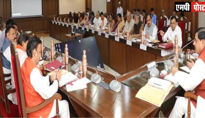 Govt.Qtrs-भोपाल स्थित शासकीय आवास आवंटन नियम 2000 के नियम 17 एवं नियम 37 में संशोधन की स्वीकृति