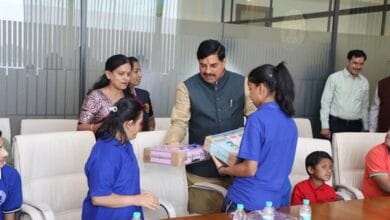 Divyang-Children-मुख्यमंत्री डॉ. यादव ने अपने जन्म दिवस पर दिव्यांग बच्चों को दुलारा