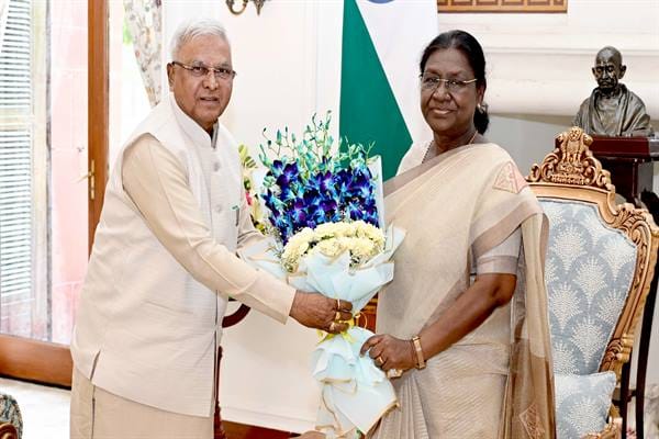 President-Smt.Murmu-राष्ट्रपति श्रीमती मुर्मु से मिले राज्यपाल श्री पटेल