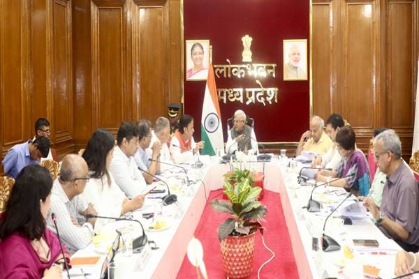 Rogi-Upchar-रोगियों के उपचार प्रयासों में सेवा भाव प्रमुख : राज्यपाल श्री पटेल