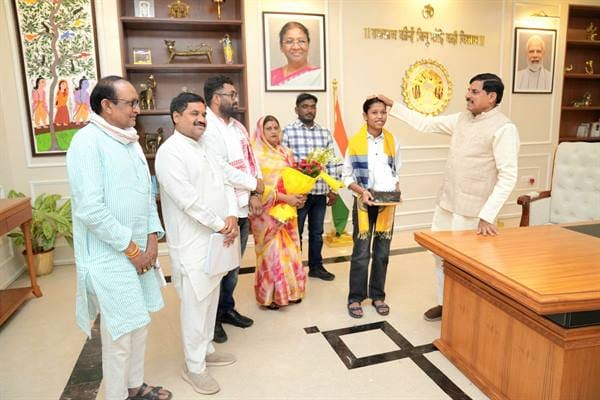 Pratibha-Solanki-दसवीं बोर्ड टॉपर कु. प्रतिभा सोलंकी को प्रोत्साहनस्वरूप मिलेंगे एक लाख रुपये : मुख्यमंत्री डॉ. यादव