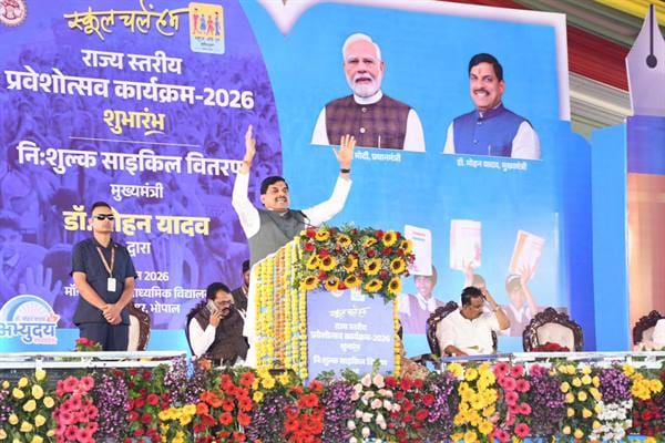 School-chale-Hum-शासकीय स्कूलों के प्रति अभिभावकों और बच्चों का बढ़ा आकर्षण: मुख्यमंत्री डॉ. यादव