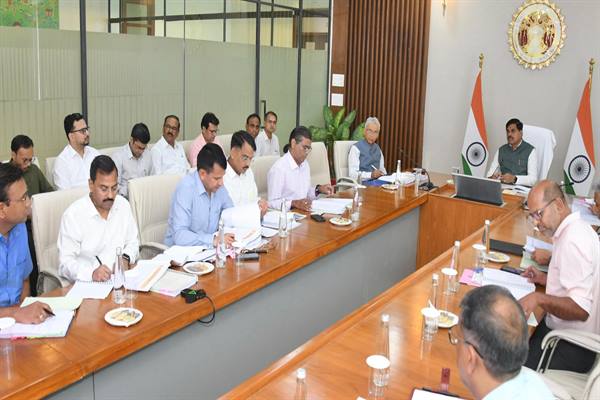 Combine-harvesters-कंबाइन हार्वेस्टरों को मिलेगी टोल से छूट : मुख्यमंत्री डॉ. यादव