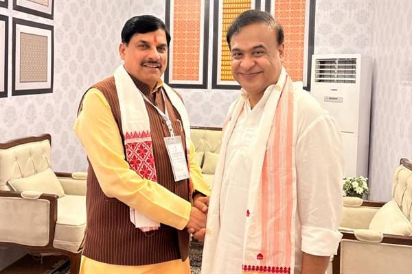 Asam-मुख्यमंत्री डॉ. यादव गुवाहाटी में असम के मुख्यमंत्री के शपथ ग्रहण समारोह में हुए शामिल