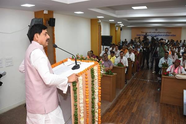 CM-MP-काम को पहले समझें, टीम से बेहतर समन्वय करें : मुख्यमंत्री डॉ. यादव