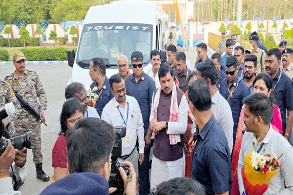 CM-MP-सादगी और मितव्ययिता का संदेश, जनसेवा का अटल संकल्प, मुख्यमंत्री डॉ. यादव सिंगरौली में बस से पहुंचे कार्यक्रम स्थल