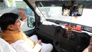 CM-MP-मुख्यमंत्री डॉ. यादव बस में जनप्रतिनिधियों और अधिकारियों के साथ पहुंचे उज्जैन