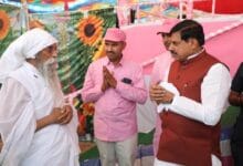 Gurudev-गुरुदेव के आशीर्वाद से ही सनातन और सत्य मार्ग का अनुसरण करने की प्रेरणा मिलती है : मुख्यमंत्री डॉ. यादव