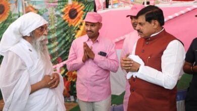 Gurudev-गुरुदेव के आशीर्वाद से ही सनातन और सत्य मार्ग का अनुसरण करने की प्रेरणा मिलती है : मुख्यमंत्री डॉ. यादव
