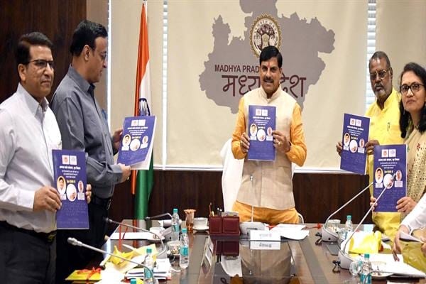 CM-MP-मुख्यमंत्री डॉ. यादव ने आपदा में बचाव पर ब्रेल लिपि में प्रकाशित पुस्तक का किया लोकार्पण