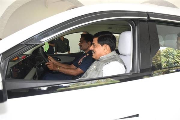 CM-MP-मुख्यमंत्री डॉ. यादव की ईंधन बचत और पर्यावरण संरक्षण की दिशा में नई पहल