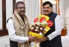 Dharmendra-Pradhan-मुख्यमंत्री डॉ. यादव से केंद्रीय शिक्षा मंत्री श्री धर्मेंद्र प्रधान ने की भेंट