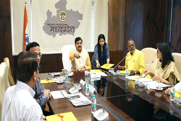 CM-MP-बुजुर्गों और असहाय लोगों का आदर करना हमारा धर्म : मुख्यमंत्री डॉ. यादव