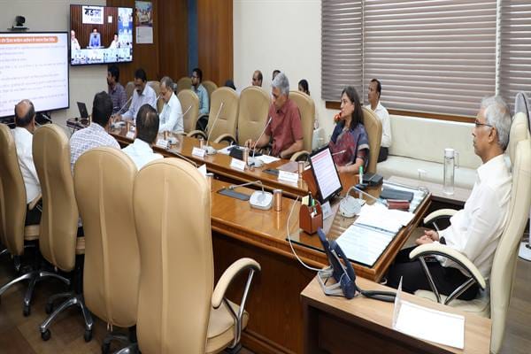 Jankalyan-Abhiyan-जनकल्याण अभियान में पात्र हितग्राहियों को विभिन्न योजनाओं का लाभ देना करें सुनिश्चित : मुख्य सचिव श्री जैन