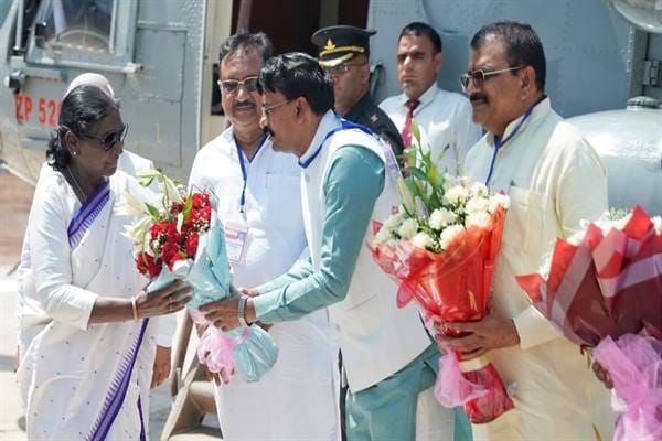 President-Draupadi-Murmu-राष्ट्रपति श्रीमती द्रौपदी मुर्मु का पवित्र नगरी ओंकारेश्वर आगमन पर आत्मीय स्वागत