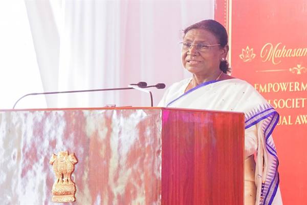 Vikas-Sanskrati-विकास और संस्कृति का संतुलन ही सशक्त और समृद्ध समाज की आधारशिला : राष्ट्रपति श्रीमती मुर्मु