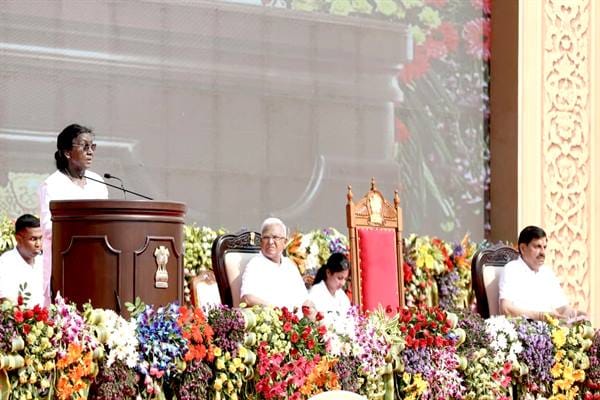President-Draupadi-Murmu-विश्‍व को भारत का अमूल्‍य उपहार है योग: राष्‍ट्रपति श्रीमती मुर्मु