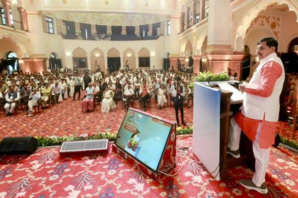 MP-Sarkar-राज्य सरकार प्रदेश में रोजगारपरक उद्योगों की स्थापना को कर रही है प्रोत्साहित : मुख्यमंत्री डॉ. यादव