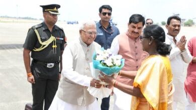 President-Draupadi-Murmu-राष्ट्रपति श्रीमती मुर्मु को इन्दौर एयरपोर्ट पर दी गई भावभीनी विदाई