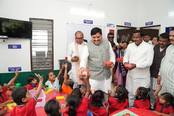 Adarsh-Anganwadi-आदर्श आंगनवाड़ी केंद्र बच्चों के सर्वांगीण विकास की प्रथम पाठशाला : मुख्यमंत्री डॉ. यादव