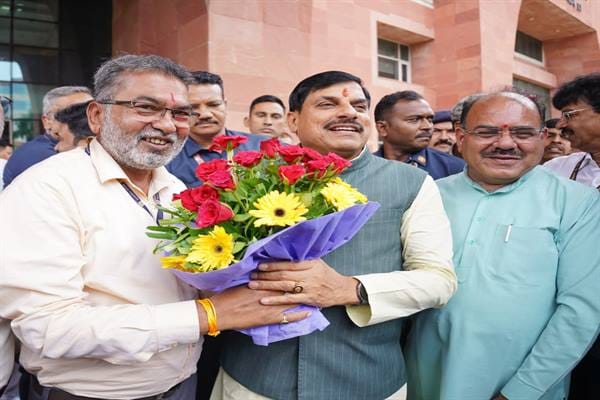 CM-MP-मुख्यमंत्री डॉ. यादव का पदोन्नत अधिकारी-कर्मचारियों ने माना आभार