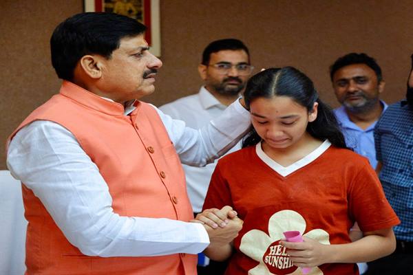 MP-Sarkar-मासूम बच्चों अव्यक्त और प्रेक्षा के परिजनों के साथ है सरकार : मुख्यमंत्री डॉ. यादव