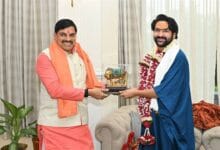 Dhirendra-Shastri-Maharaj-मुख्यमंत्री डॉ. यादव से मिले बागेश्वर धाम के पीठाधीश्वर धीरेंद्र शास्त्री महाराज