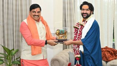 Dhirendra-Shastri-Maharaj-मुख्यमंत्री डॉ. यादव से मिले बागेश्वर धाम के पीठाधीश्वर धीरेंद्र शास्त्री महाराज