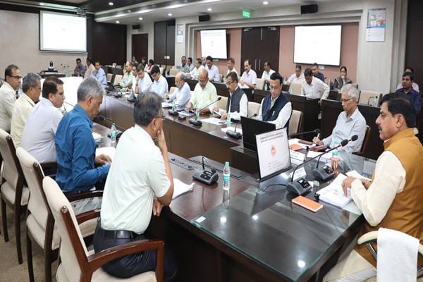 School-Chale-Abhiyan-"स्कूल चलें अभियान के दौरान ही कराएं सांदीपनि विद्यालय भवनों का लोकार्पण : मुख्यमंत्री डॉ. यादव