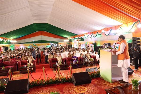Independence-Day-2026-देशभक्ति, कर्तव्य और जनसेवा के प्रति समर्पण का सम्मान हैं सेवा पदक : मुख्यमंत्री डॉ. यादव