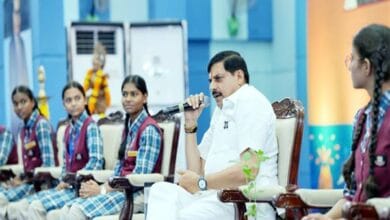 Students-विद्यार्थियों के चेहरे पर मुझे दिखता है भारत का भविष्य : मुख्यमंत्री डॉ. यादव