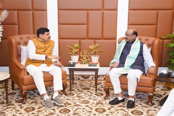 Lok-Sabha-Speaker-Shri-Birla-मुख्यमंत्री डॉ. यादव ने लोकसभा अध्यक्ष श्री बिरला से की सौजन्य भेंट