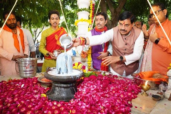 Sant-संतों के आशीर्वाद से मिलती है सद्कार्य की प्रेरणा : मुख्यमंत्री डॉ. यादव