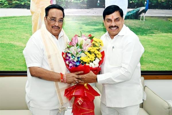 Union-Minister-Shri-Patil-मुख्यमंत्री डॉ. यादव ने केंद्रीय जल शक्ति मंत्री श्री पाटिल से की मुलाकात