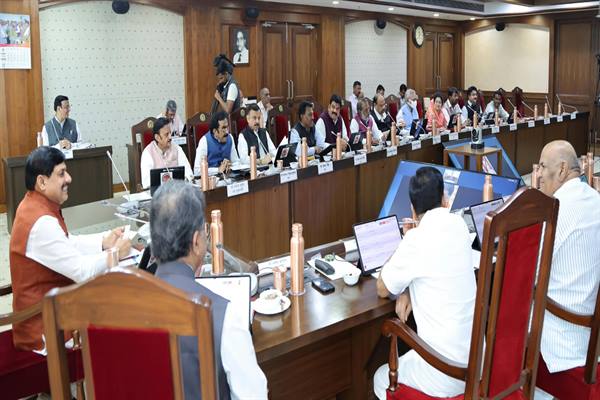 MP-Cabinet-सर्वांगीण विकास और प्रशासनिक तंत्र के सुदृढ़ीकरण के लिए 8 हजार 225 करोड़ रुपये की स्वीकृति