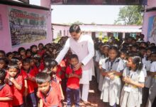 CM-MP-मुख्यमंत्री डॉ. यादव काफिला रुकवाकर पहुंचे स्कूल, बच्चों से किया आत्मीय संवाद