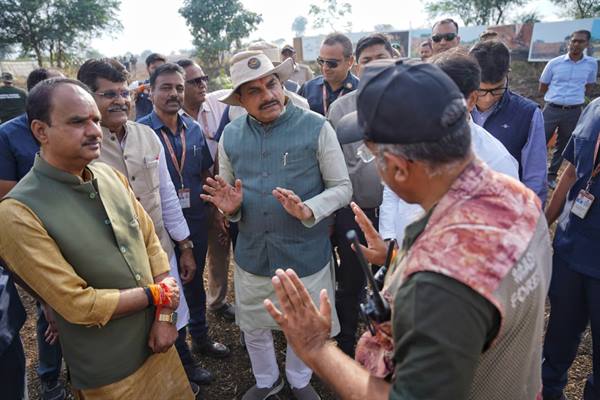 Ranthambhor-मुख्यमंत्री डॉ. यादव ने हेलीकॉप्टर से रंथभंवर में कृष्णमृग और नीलगाय रेस्क्यू अभियान के द्वितीय चरण का किया अवलोकन